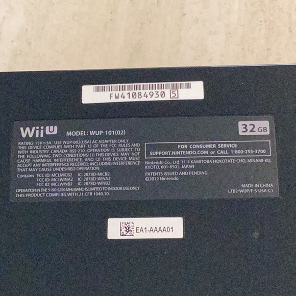 Nintendo Wii U Console 32GB & 2 Games & Gamepad WUP-010 Zelda System Black - Picture 12 of 15